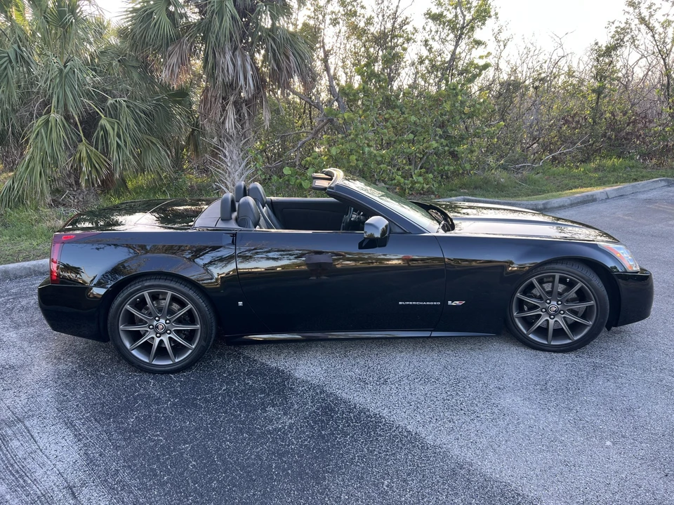 2006 Cadillac XLR-V - Image 11 of 31