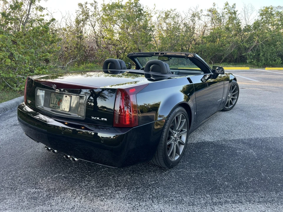 2006 Cadillac XLR-V - Image 13 of 31