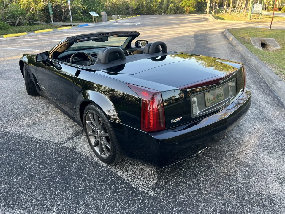 2006 Cadillac XLR-V - Image 16 of 31