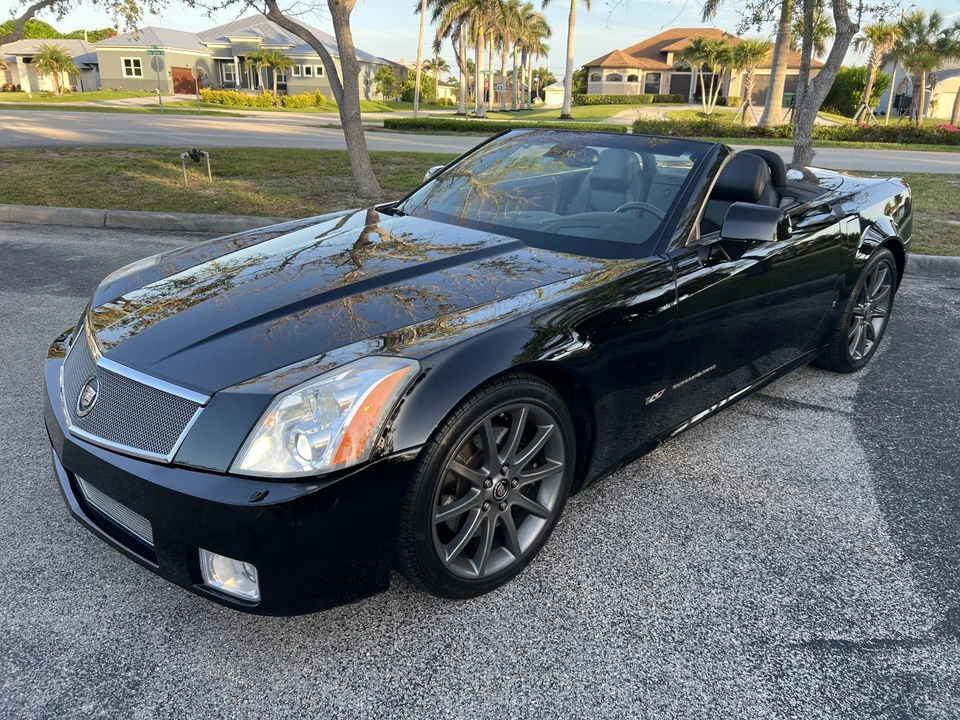 2006 Cadillac XLR-V - Image 2 of 31