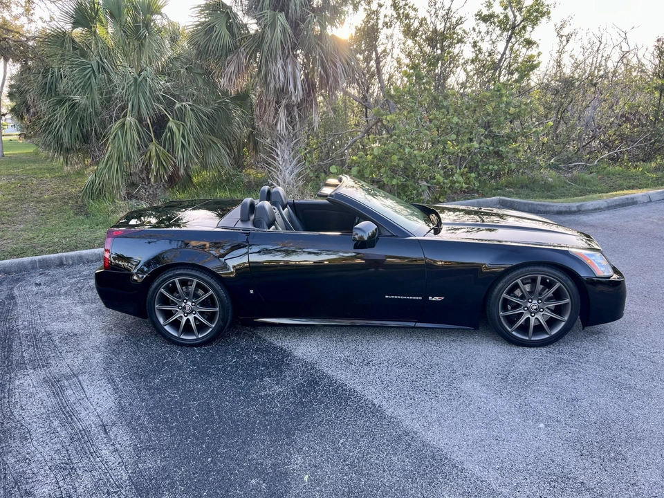 2006 Cadillac XLR-V - Image 10 of 31