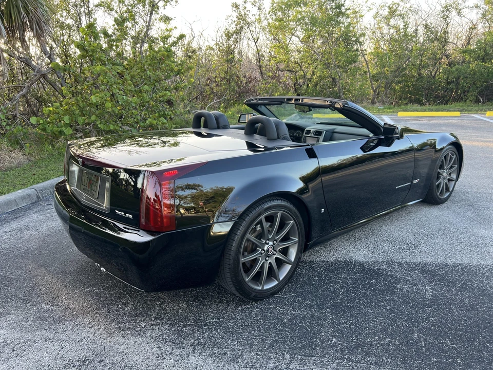 2006 Cadillac XLR-V - Image 12 of 31
