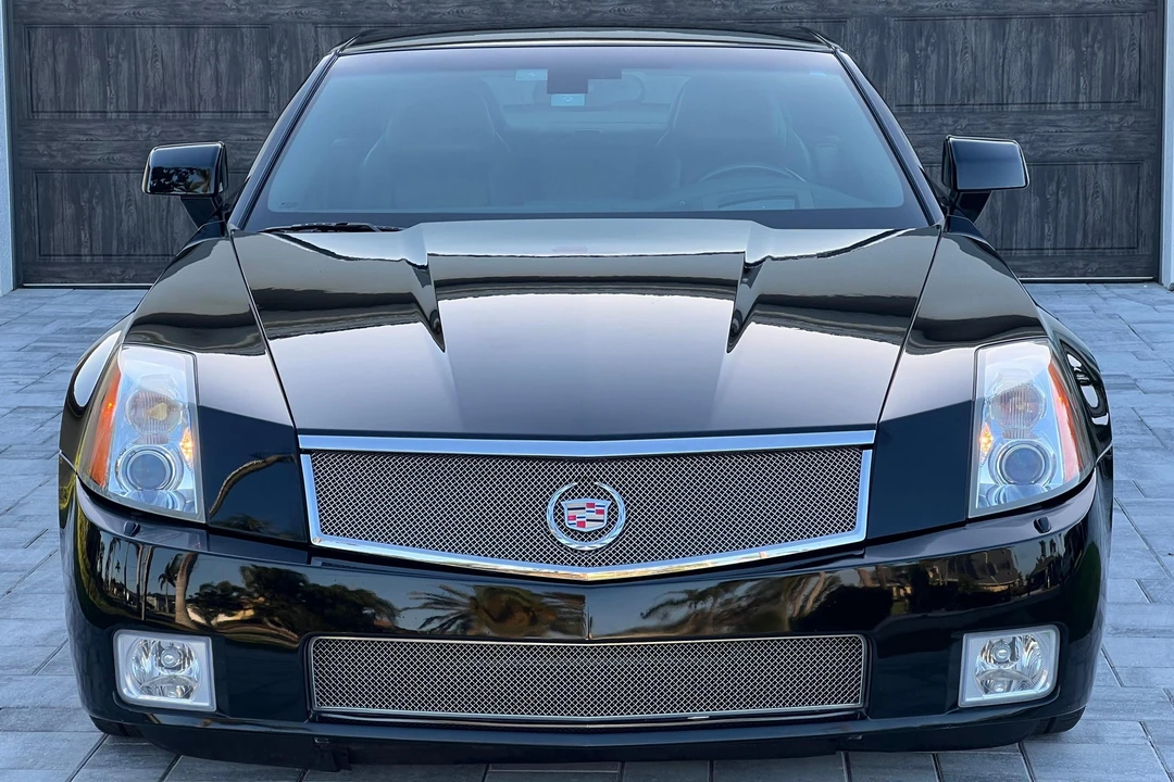 2006 Cadillac XLR-V - Image 2 of 31