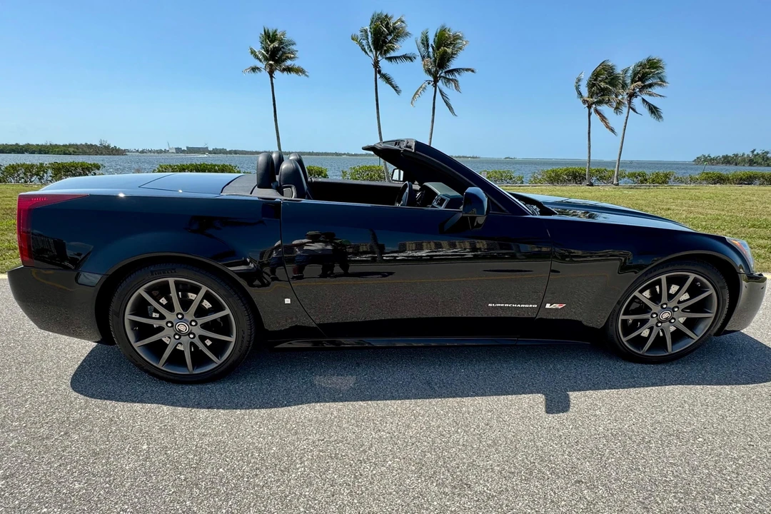 2006 Cadillac XLR-V - Image 3 of 31