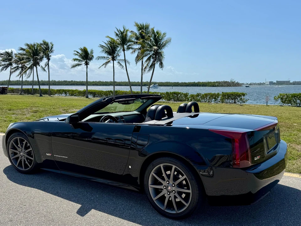 2006 Cadillac XLR-V - Image 13 of 31