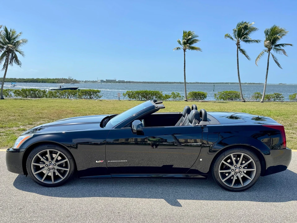 2006 Cadillac XLR-V - Image 12 of 31