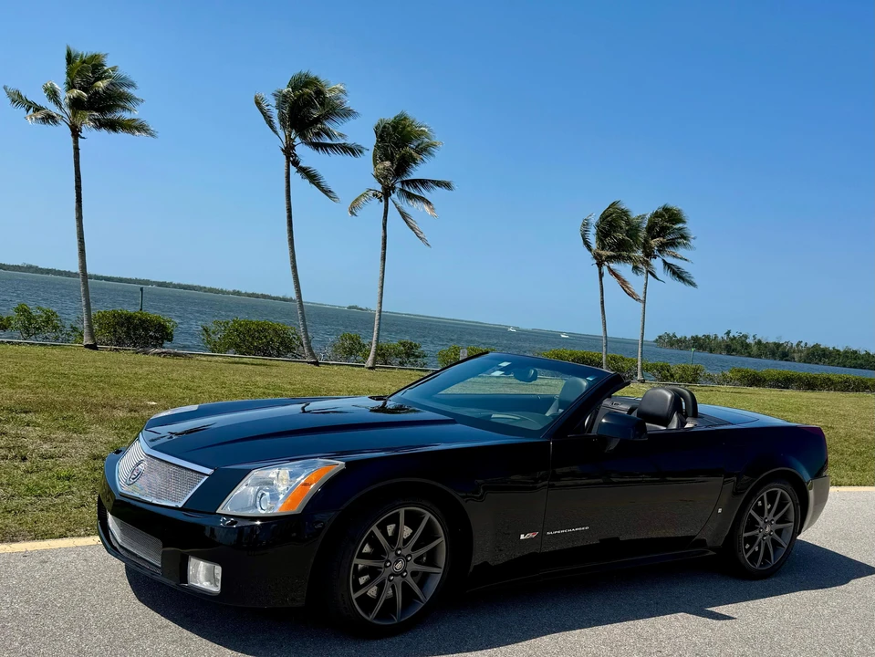 2006 Cadillac XLR-V - Image 11 of 31