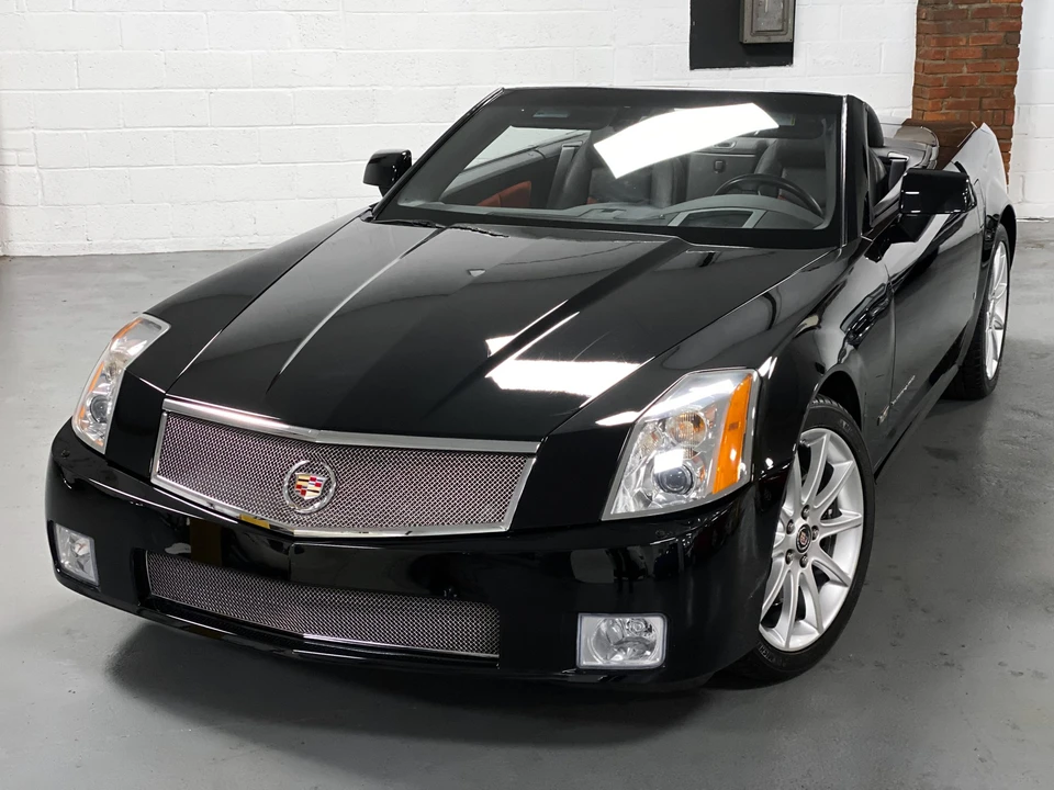2006 Cadillac XLR-V - Image 2 of 31