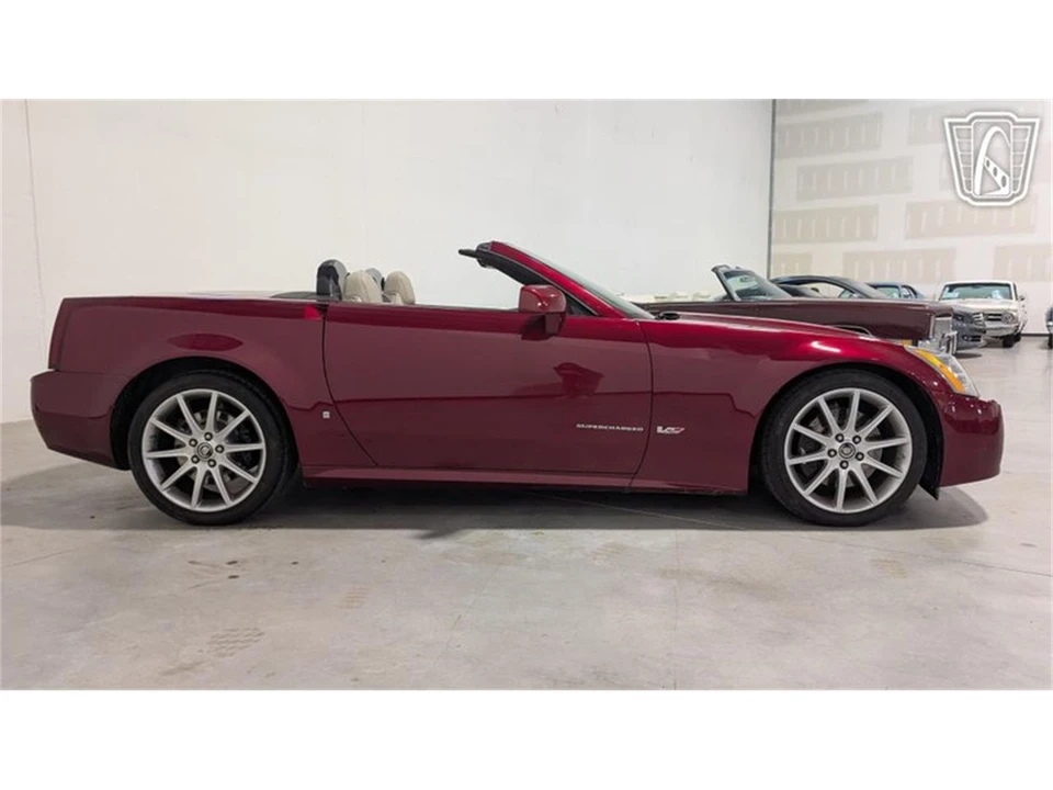 2006 Cadillac XLR-V - Image 18 of 31