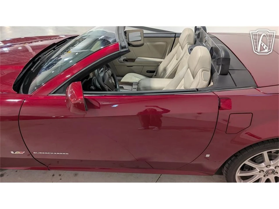 2006 Cadillac XLR-V - Image 30 of 31