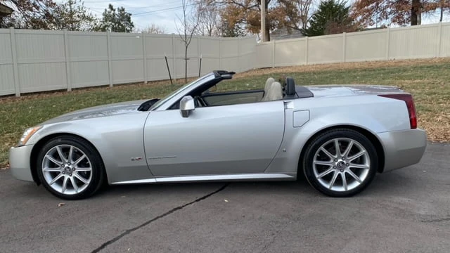 2006 Cadillac XLR-V - Image 2 of 10