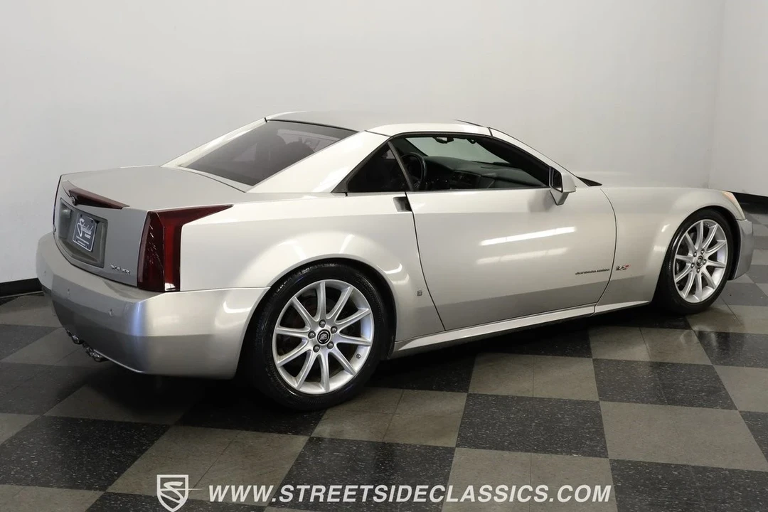 2006 Cadillac XLR-V - Image 12 of 21
