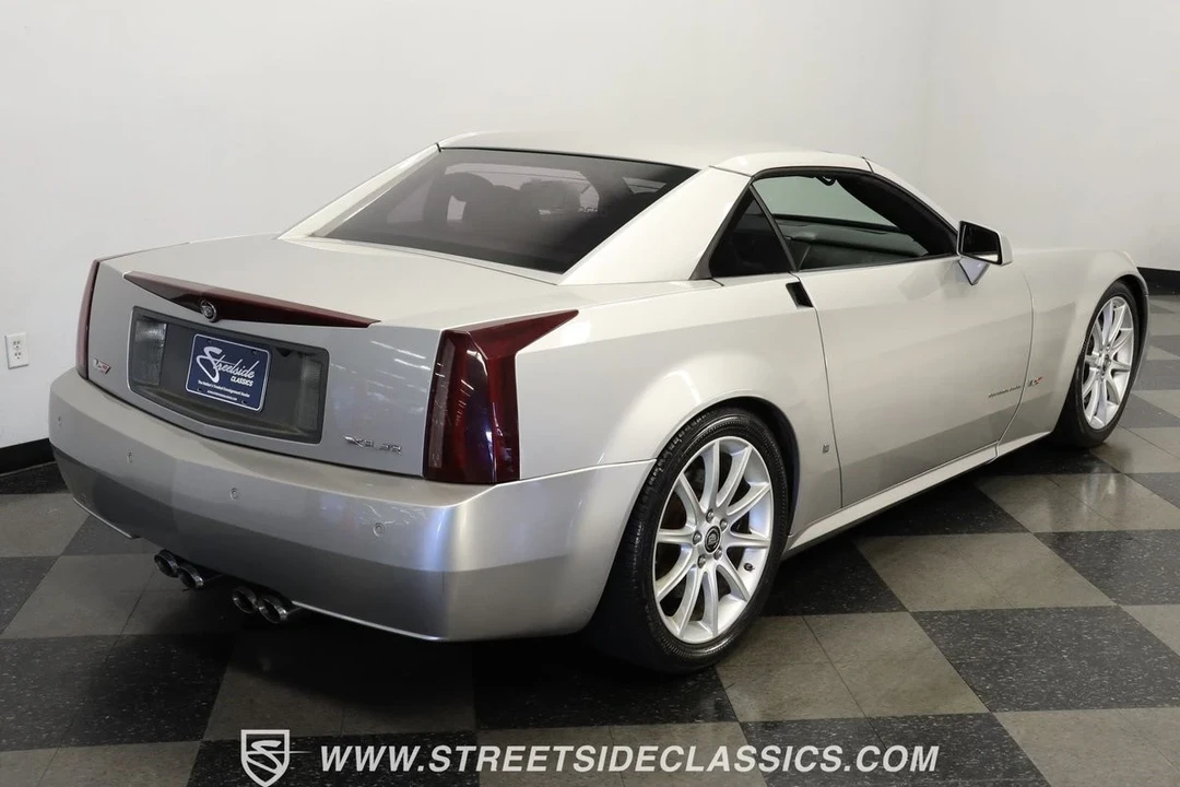 2006 Cadillac XLR-V - Image 11 of 21