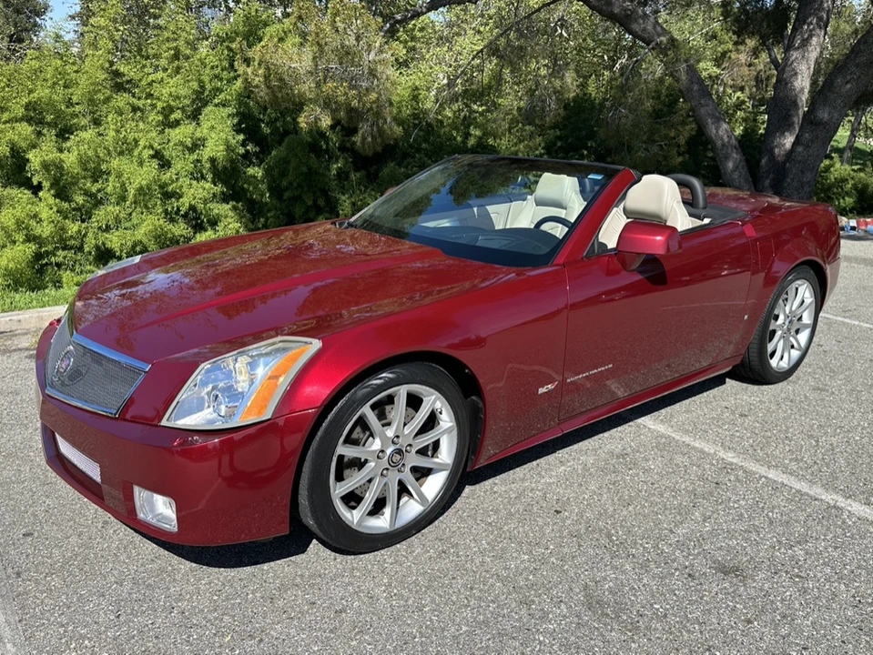 2006 Cadillac XLR-V - Image 2 of 31