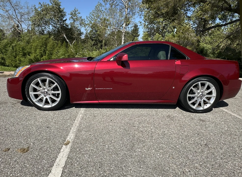 2006 Cadillac XLR-V - Image 18 of 31