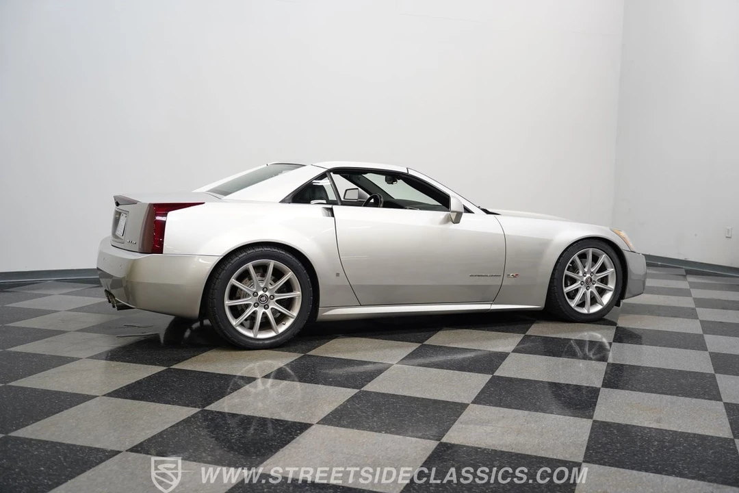 2006 Cadillac XLR-V - Image 14 of 21