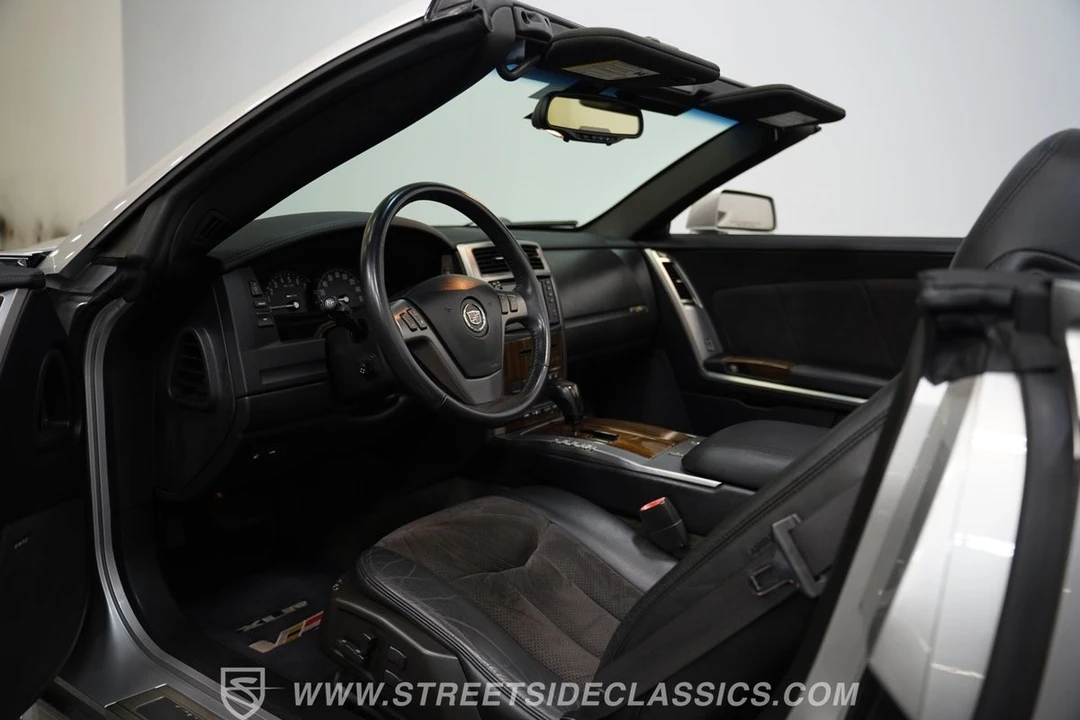2006 Cadillac XLR-V - Image 5 of 21