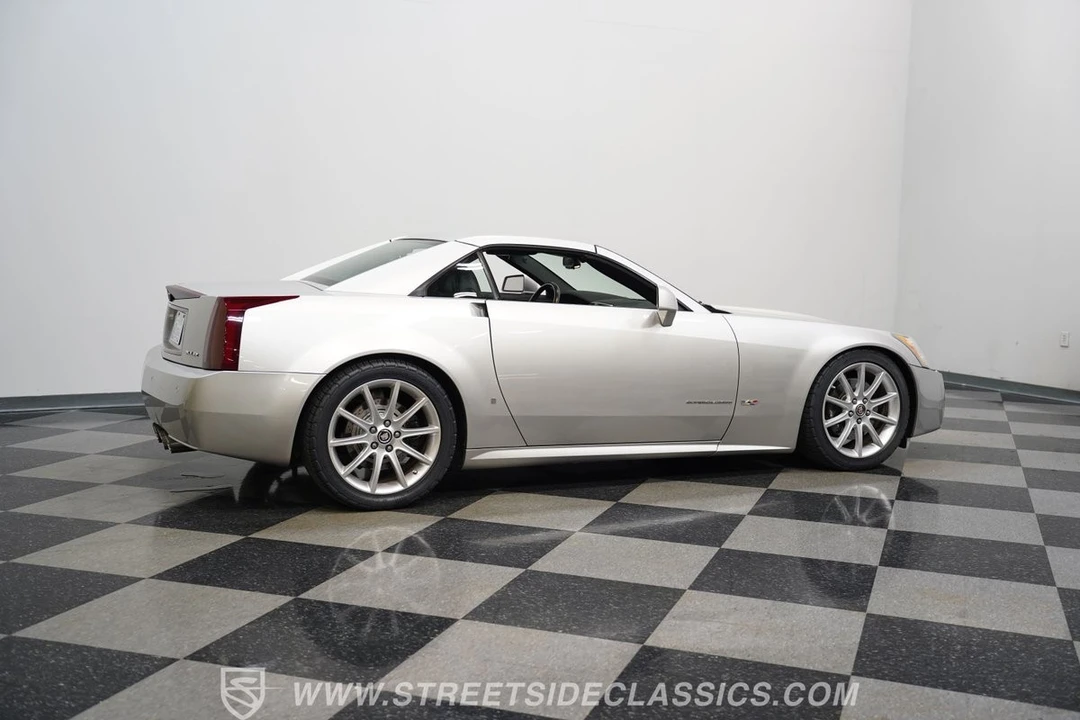 2006 Cadillac XLR-V - Image 13 of 21