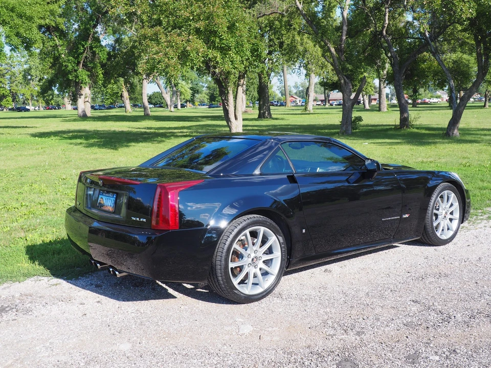 2006 Cadillac XLR-V - Image 12 of 31