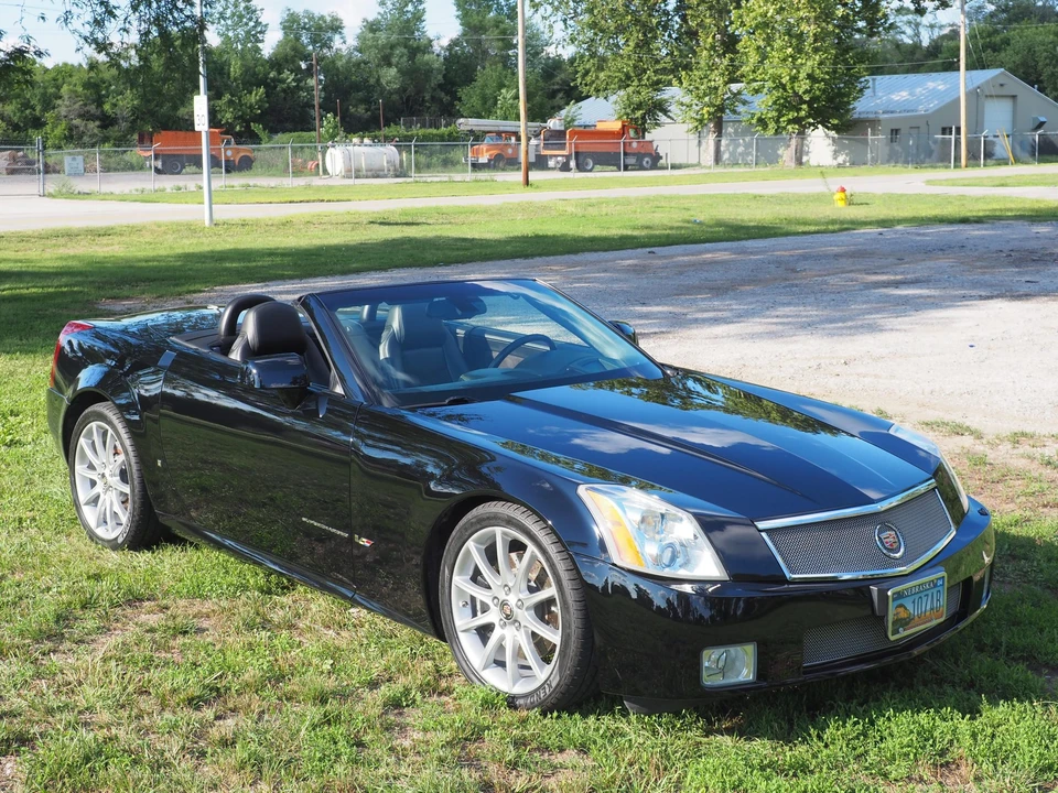 2006 Cadillac XLR-V - Image 3 of 31