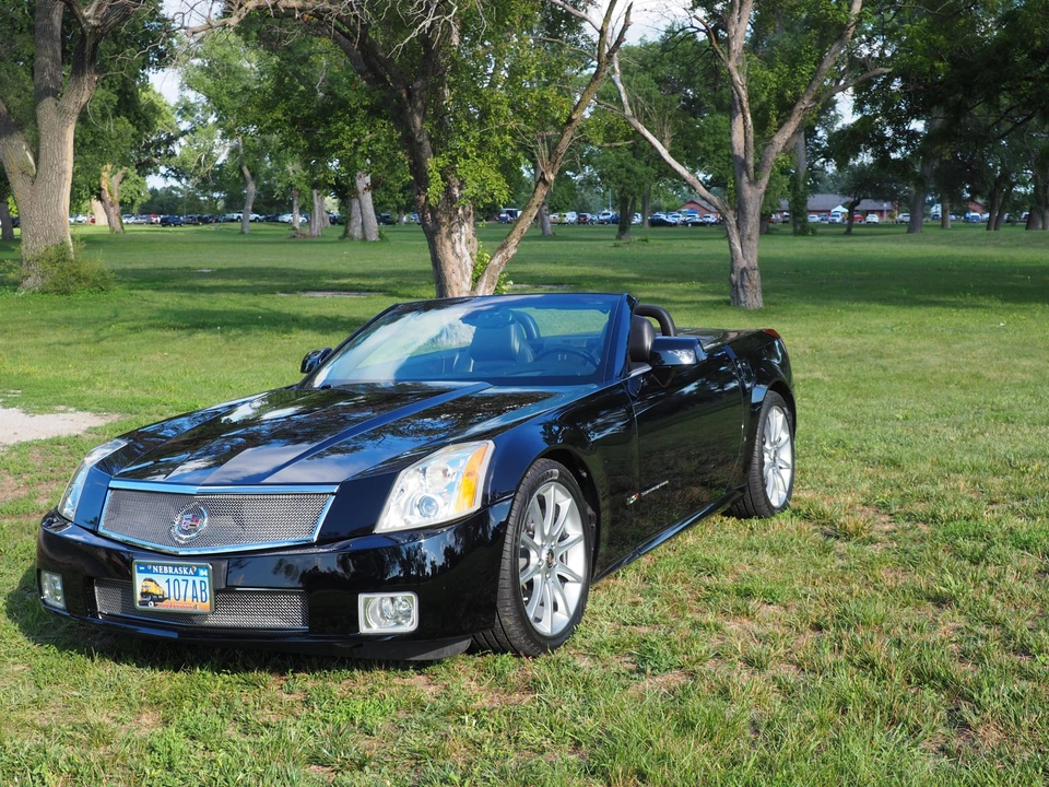2006 Cadillac XLR-V - Image 2 of 31