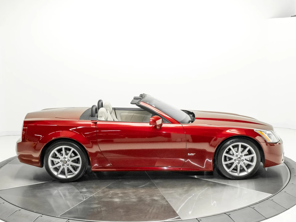 2006 Cadillac XLR-V - Image 13 of 31