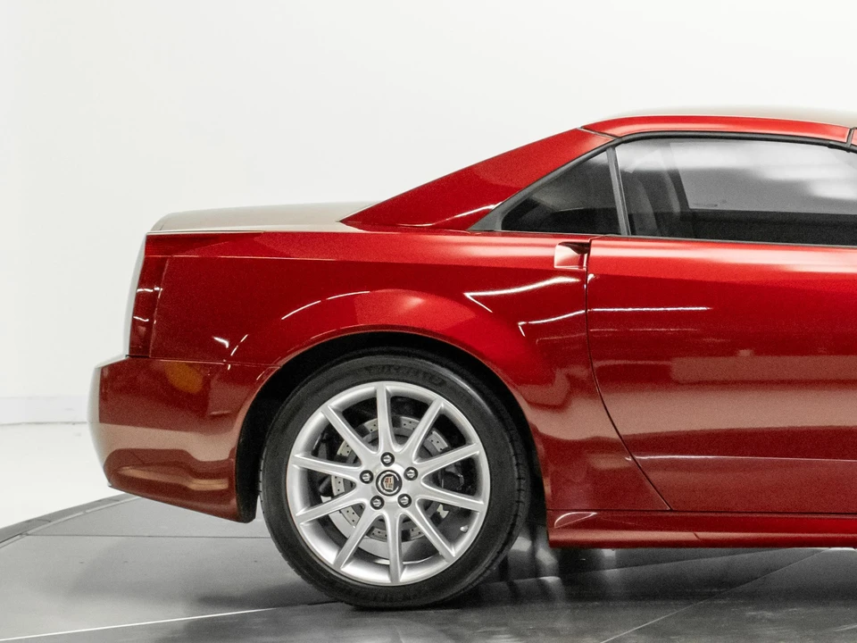 2006 Cadillac XLR-V - Image 30 of 31