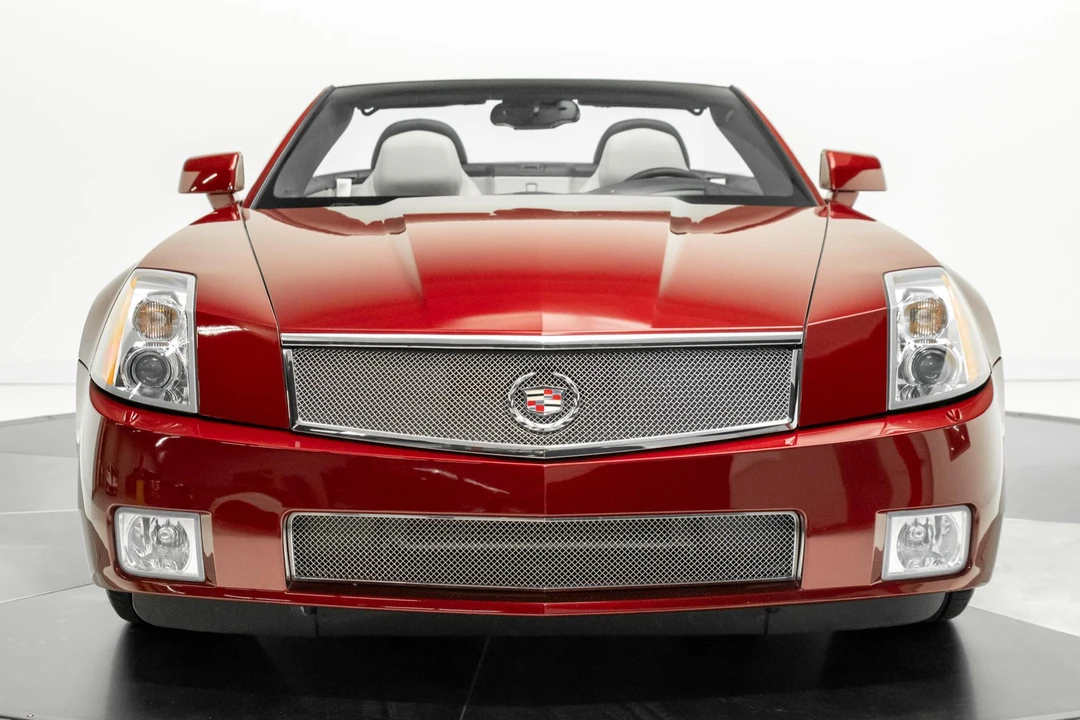 2006 Cadillac XLR-V - Image 2 of 31