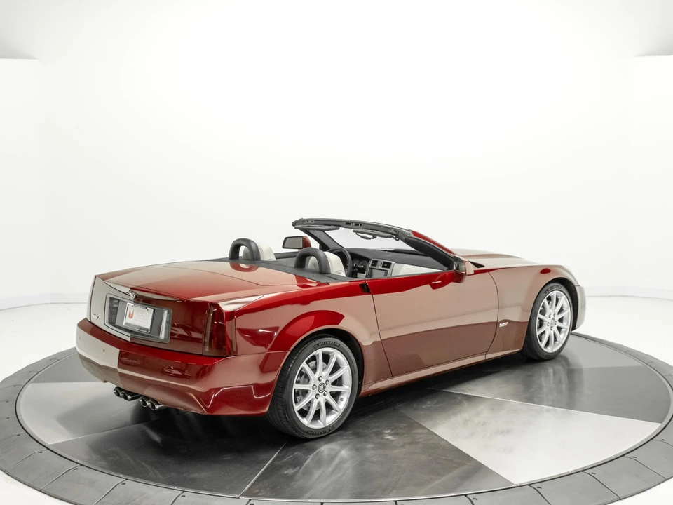 2006 Cadillac XLR-V - Image 12 of 31