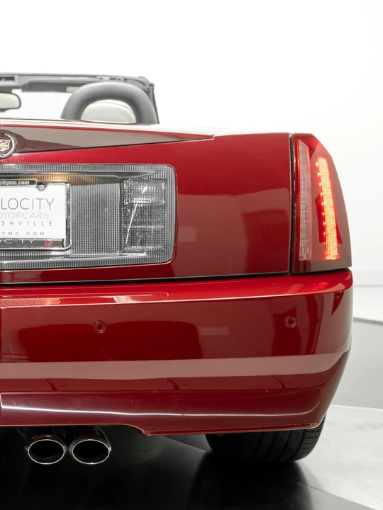 2006 Cadillac XLR-V - Image 29 of 31