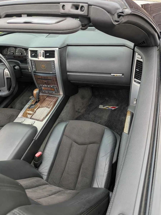 2006 Cadillac XLR-V - Image 23 of 31