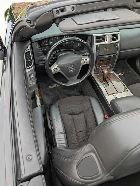 2006 Cadillac XLR-V - Image 25 of 31