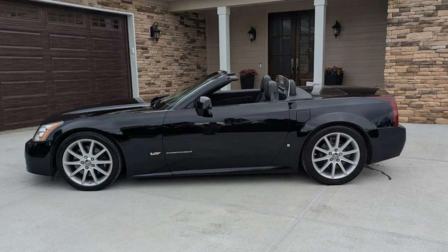 2006 Cadillac XLR-V - Image 2 of 31
