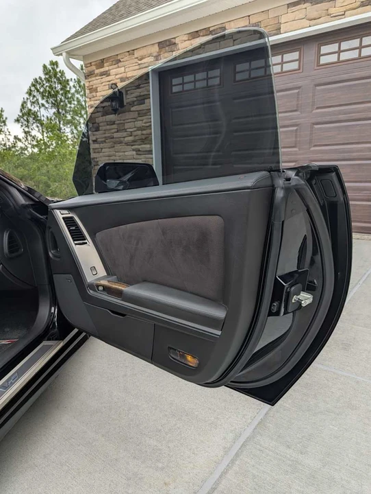 2006 Cadillac XLR-V - Image 28 of 31