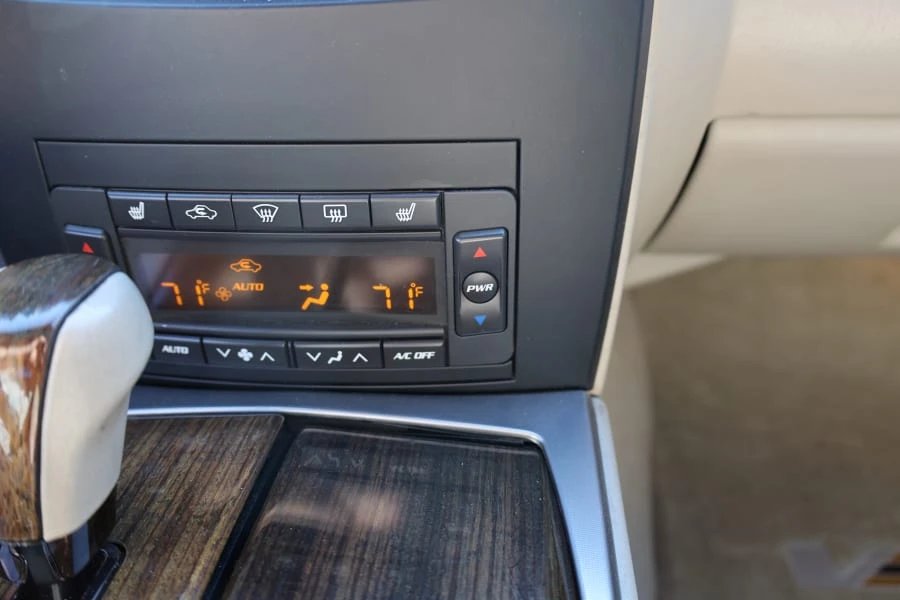 2006 Cadillac XLR-V - Image 12 of 16