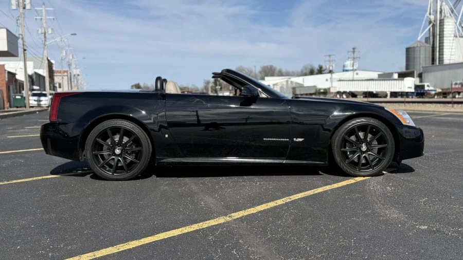 2006 Cadillac XLR-V - Image 2 of 12