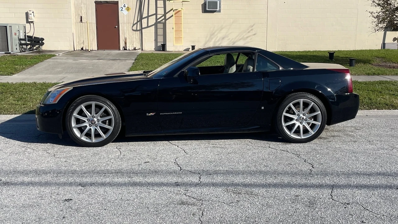 2006 Cadillac XLR-V - Image 2 of 4