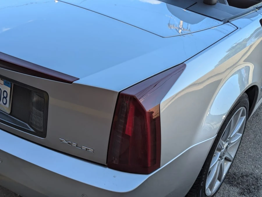 2006 Cadillac XLR-V - Image 29 of 31