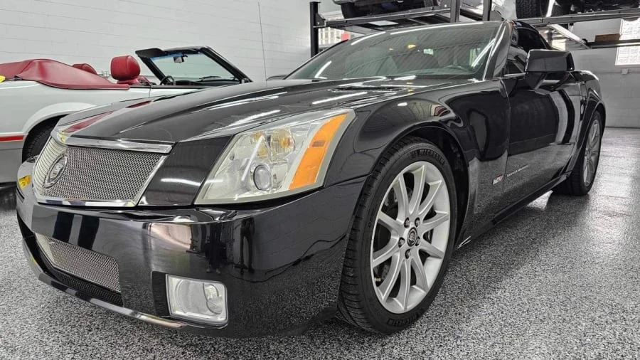 2006 Cadillac XLR-V - Image 15 of 23