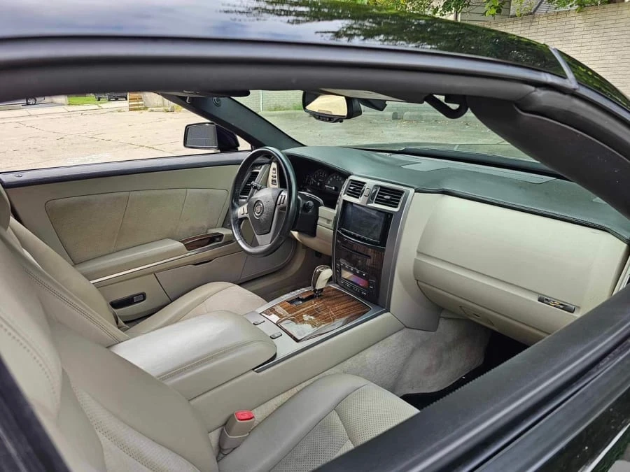 2006 Cadillac XLR-V - Image 18 of 23