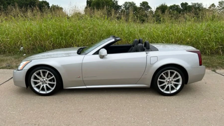 2006 Cadillac XLR-V - Image 2 of 10