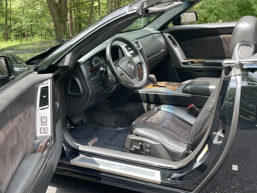 2006 Cadillac XLR-V - Image 10 of 23