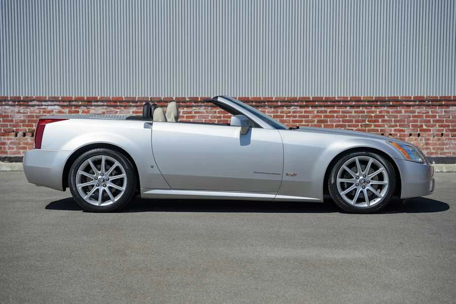 2006 Cadillac XLR-V - Image 2 of 31