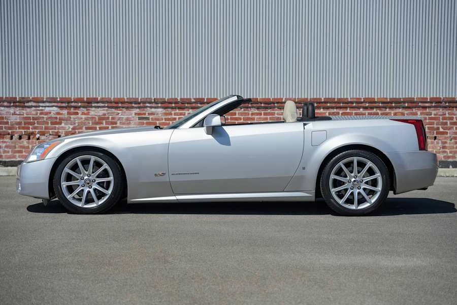 2006 Cadillac XLR-V - Image 16 of 31