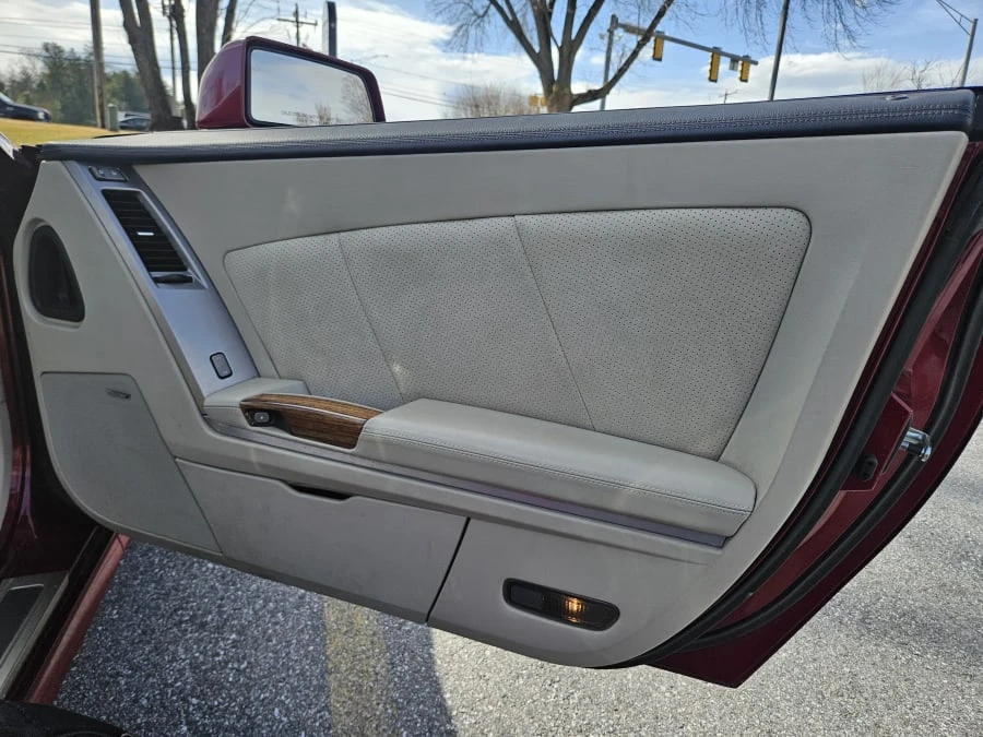 2006 Cadillac XLR-V - Image 10 of 12