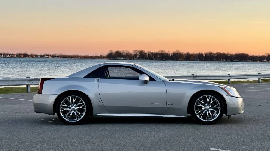 2006 Cadillac XLR-V - Image 2 of 31