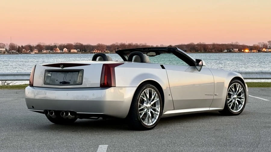 2006 Cadillac XLR-V - Image 3 of 31