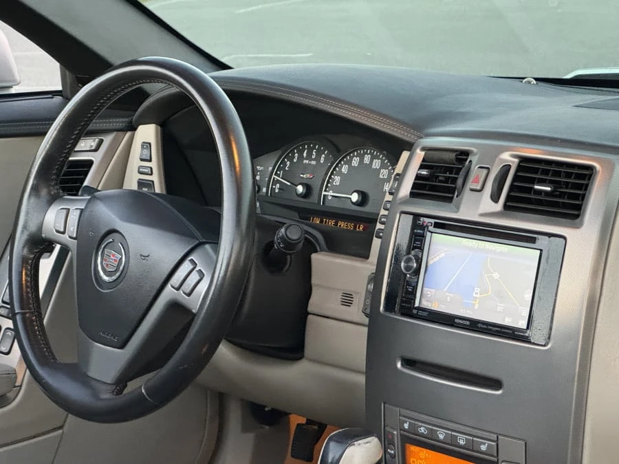 2006 Cadillac XLR-V - Image 28 of 31