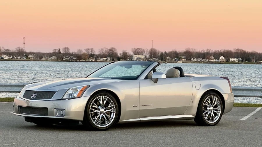 2006 Cadillac XLR-V - Image 11 of 31