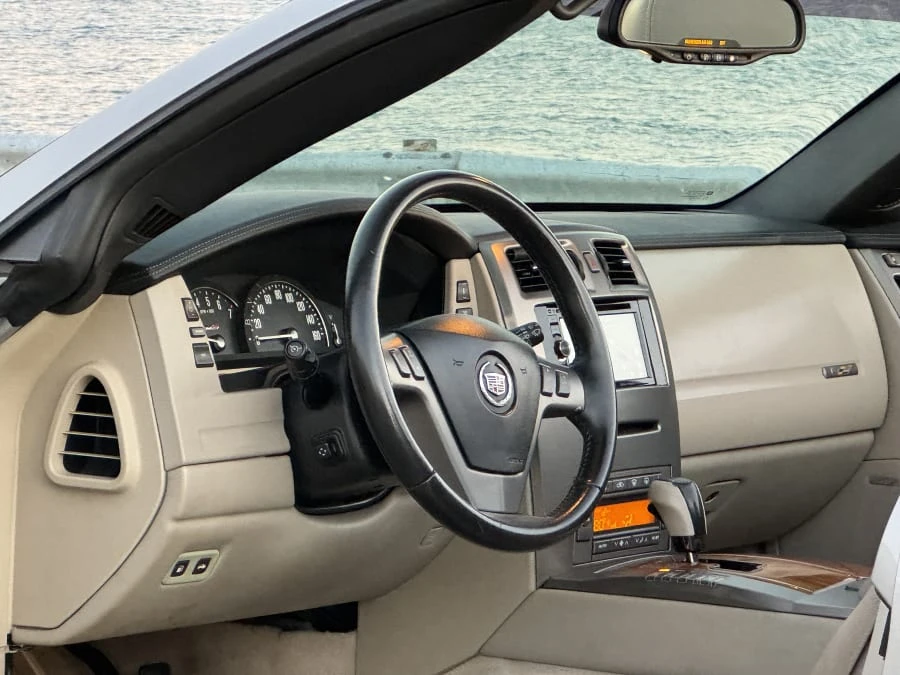 2006 Cadillac XLR-V - Image 22 of 31